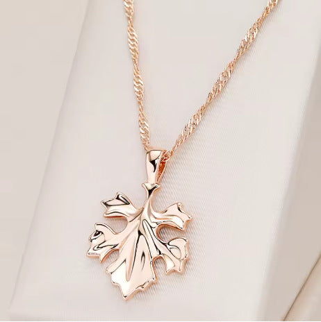 Retro-design Light-luxury Leaf Pendant Necklace